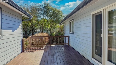 Large, tri-level home with views of the Siuslaw River, seasonal - photo 5