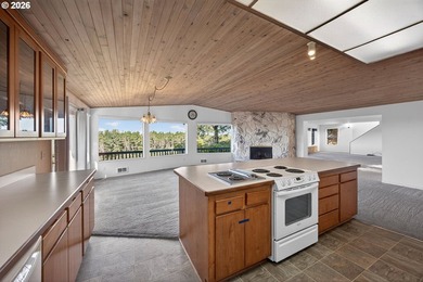 Large, tri-level home with views of the Siuslaw River, seasonal - photo 7