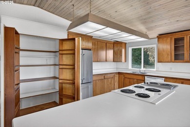 Large, tri-level home with views of the Siuslaw River, seasonal - photo 10