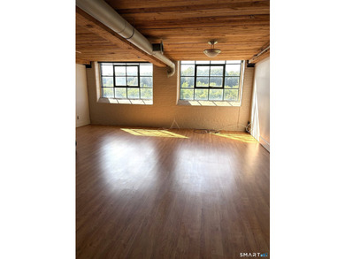 Welcome Home! Scenic views of the Thames River year round