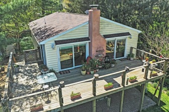 Come take a look inside this remodeled home - Lake Home For Sale in East Berlin, Pennsylvania