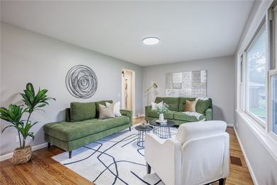 Welcome to 976 Denise Road! A beautifully renovated 3-bedroom, 2 - photo 2