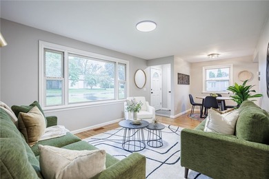 Welcome to 976 Denise Road! A beautifully renovated 3-bedroom, 2 - photo 4