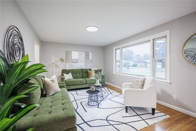 Welcome to 976 Denise Road! A beautifully renovated 3-bedroom, 2 - photo 5