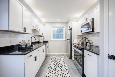 Welcome to 976 Denise Road! A beautifully renovated 3-bedroom, 2 - photo 6