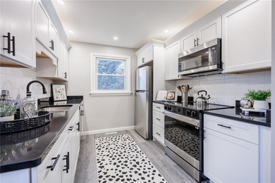 Welcome to 976 Denise Road! A beautifully renovated 3-bedroom, 2 - photo 7