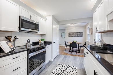 Welcome to 976 Denise Road! A beautifully renovated 3-bedroom, 2 - photo 8