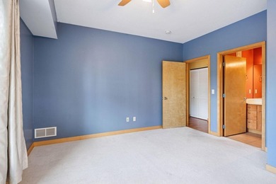 Welcome to this RARE 3 bedroom CORNER unit with 2 underground - photo 15