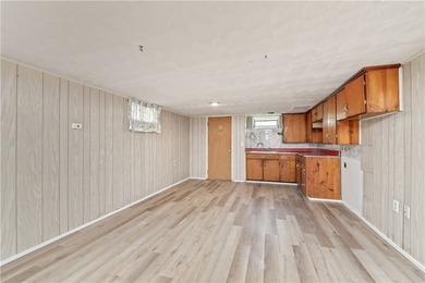 Lovingly maintained Ranch in Irondequoit! Step inside to a - photo 18