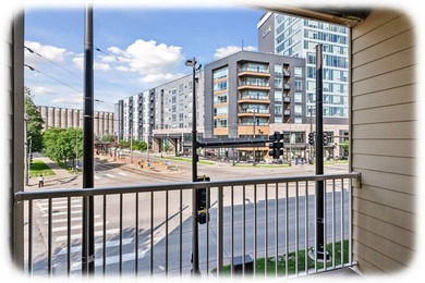 Welcome to this RARE 3 bedroom CORNER unit with 2 underground - photo 18