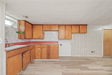 Lovingly maintained Ranch in Irondequoit! Step inside to a - photo 19