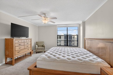Enjoy waterway views & the daily boat parade from your master - photo 25
