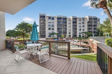 Enjoy waterway views & the daily boat parade from your master - photo 32