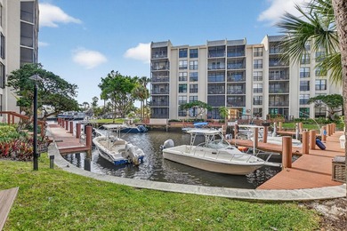 Enjoy waterway views & the daily boat parade from your master - photo 33