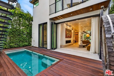 Set on one of Venice's most desirable, tree-lined streets is a - photo 19