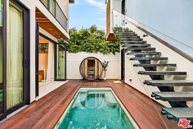 Set on one of Venice's most desirable, tree-lined streets is a - photo 20