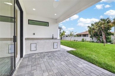 Brand-new modern construction featuring 4 bedrooms, 3 full - photo 34