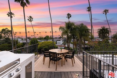 Set on one of Venice's most desirable, tree-lined streets is a - photo 39