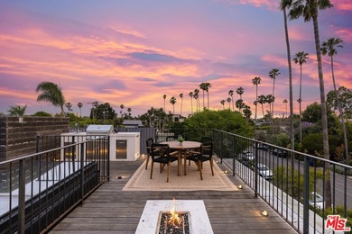 Set on one of Venice's most desirable, tree-lined streets is a - photo 40