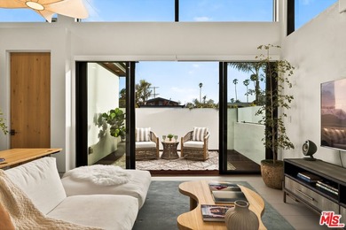 Set on one of Venice's most desirable, tree-lined streets is a - photo 44