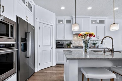 Custom home in the prestigious Red Hawk Ridge community. This - photo 10