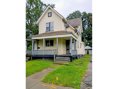 Attention investors and renovation enthusiasts! 331 Garson - photo 2