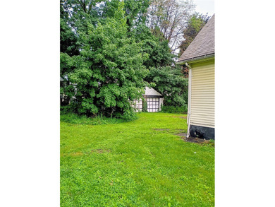 Attention investors and renovation enthusiasts! 331 Garson - photo 3