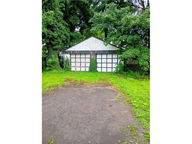 Attention investors and renovation enthusiasts! 331 Garson - photo 4