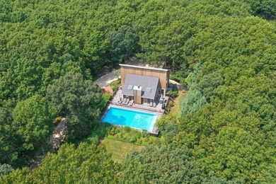 Light-filled estate on 1.56 private acres, recently upgraded - photo 1