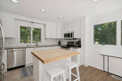 Light-filled estate on 1.56 private acres, recently upgraded - photo 7