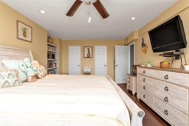 Bright 3-bedroom, 2-bathroom co-op in the heart of Long Beach - photo 11