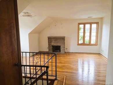 Throggs Neck - Two-Family Detached Brick Home Opportunity awaits - photo 12
