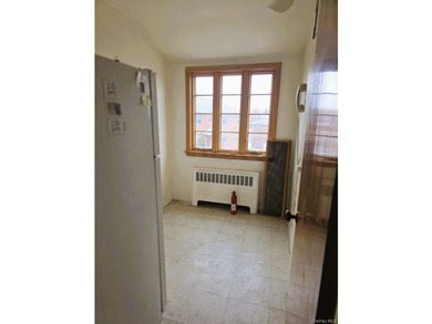 Throggs Neck - Two-Family Detached Brick Home Opportunity awaits - photo 14