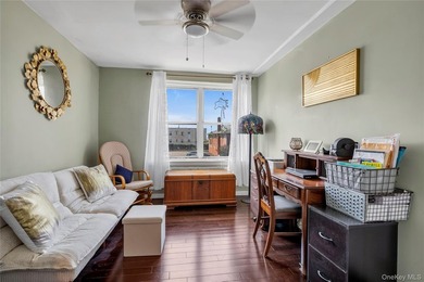 Bright 3-bedroom, 2-bathroom co-op in the heart of Long Beach - photo 14