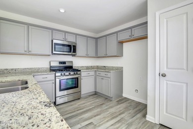 Welcome to your dream home! This elegant 3-bedroom, 2-bathroom - photo 23