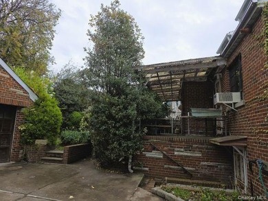Throggs Neck - Two-Family Detached Brick Home Opportunity awaits - photo 25