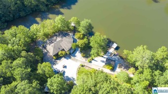 (private lake, pond, creek) Home For Sale in Chelsea Alabama