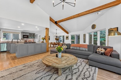 Timeless mountain lodge coupled with new mountain modern - photo 5