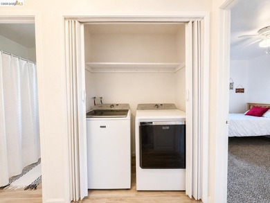 Ideally located within close proximity to Dunn Court Beach and - photo 11
