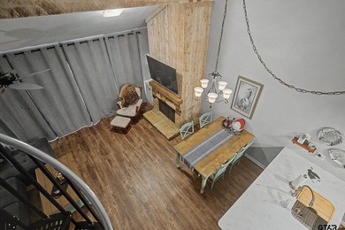 Water view, turnkey, low maintenance, updated and remodeled unit - photo 11