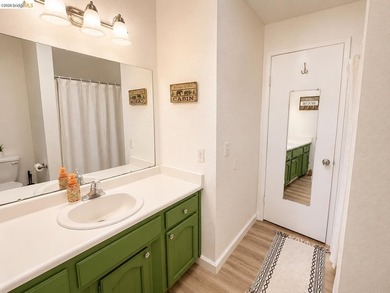 Ideally located within close proximity to Dunn Court Beach and - photo 12