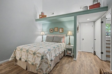 Water view, turnkey, low maintenance, updated and remodeled unit - photo 15