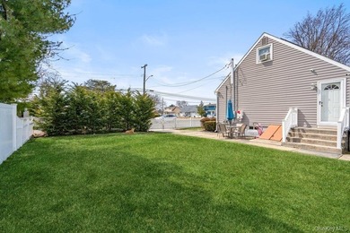 Welcome to this beautiful 3 bedroom home in Lindenhurst. Updated - photo 20