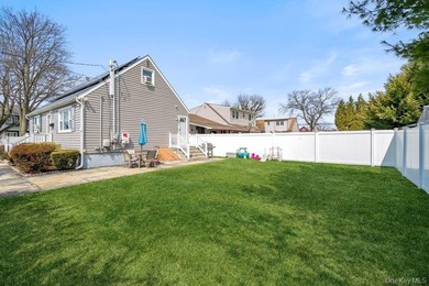 Welcome to this beautiful 3 bedroom home in Lindenhurst. Updated - photo 21