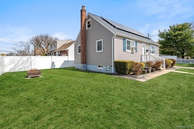 Welcome to this beautiful 3 bedroom home in Lindenhurst. Updated - photo 22