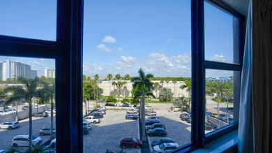 Bright, Airy corner unit in the newly renovated Galt Ocean - photo 23