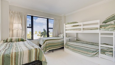 Bright, Airy corner unit in the newly renovated Galt Ocean - photo 28