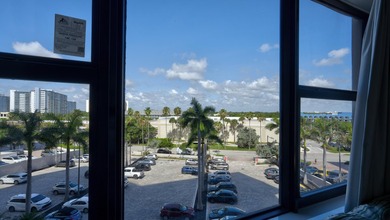 Bright, Airy corner unit in the newly renovated Galt Ocean - photo 29