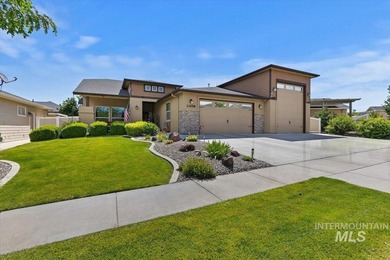 Meticulously maintained & showing true pride of ownership inside - photo 3