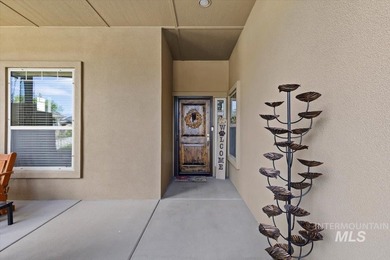 Meticulously maintained & showing true pride of ownership inside - photo 4